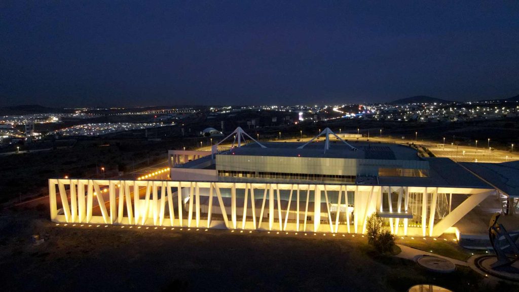 Fachada del complejo Querétaro Teatro Metropolitano y Querétaro Centro de Congresos